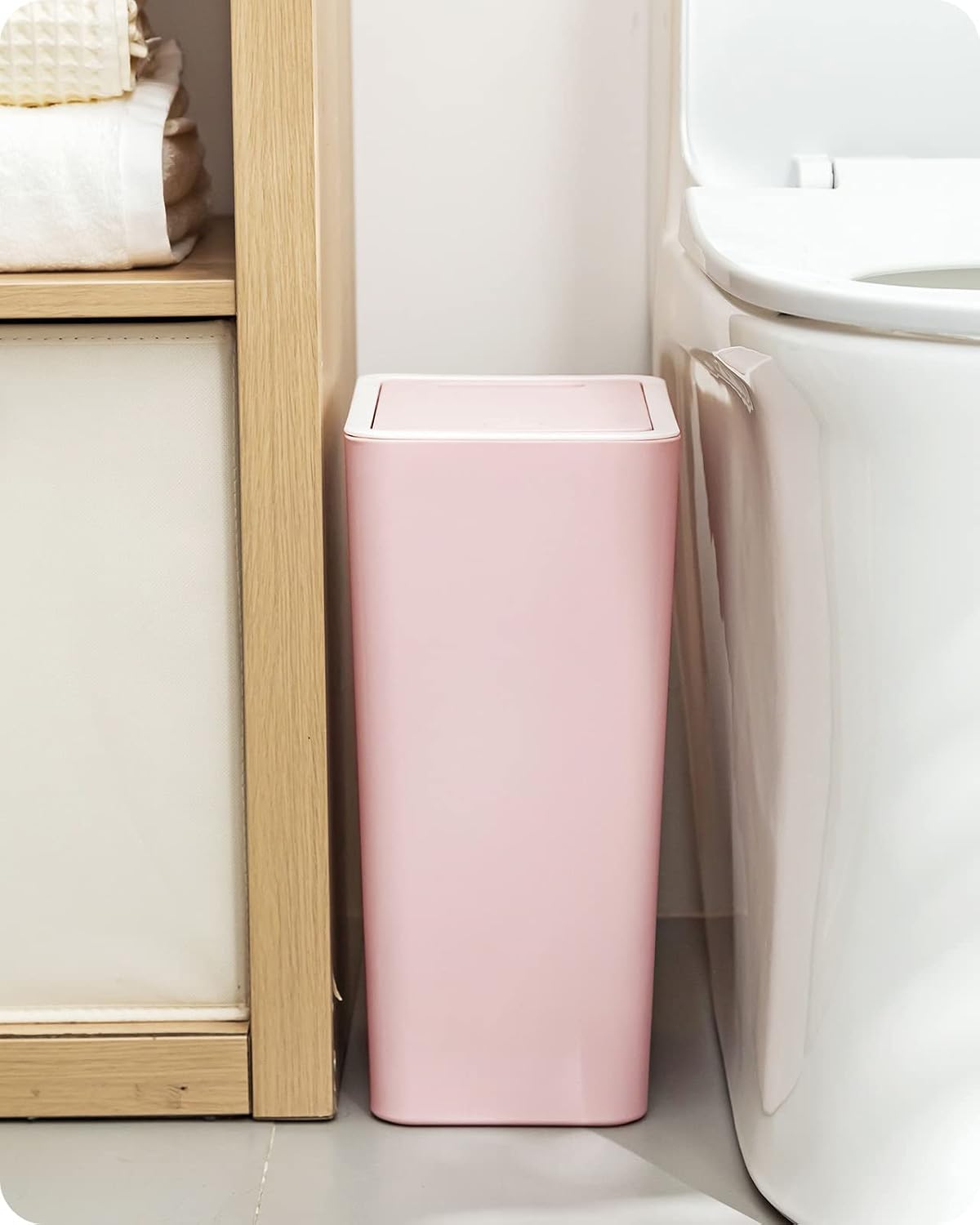Small Pink Trash Can with Lid for Bathroom, Dorm (2.1 Gal, Plastic)
