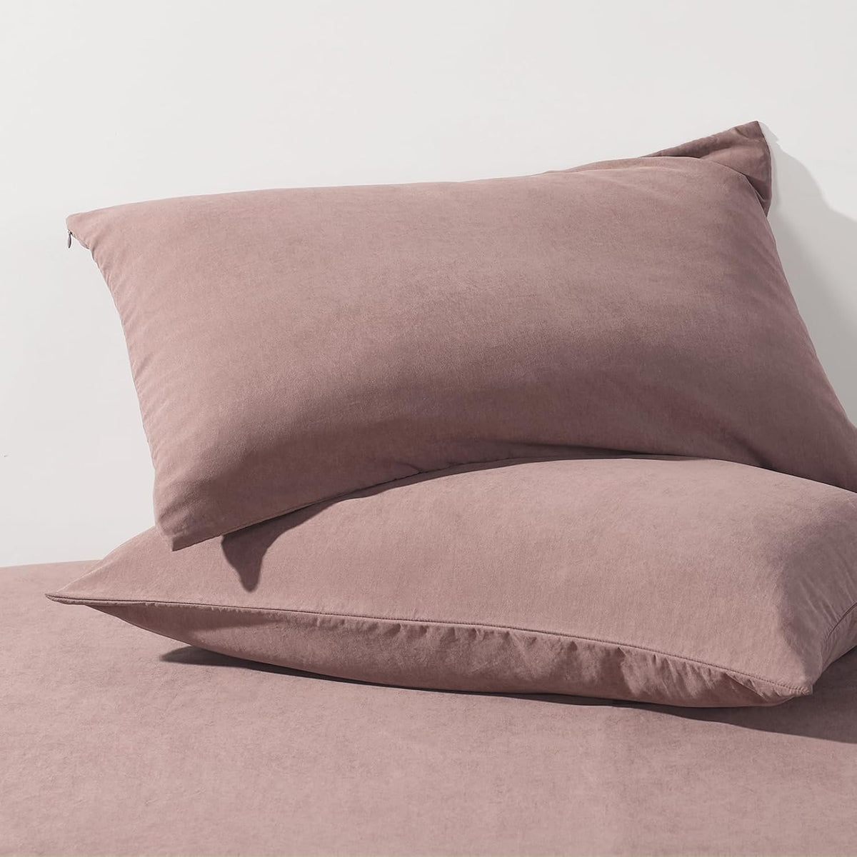Pillowcases with Zipper Queen Size - Zippered Microfiber Pillow Cases for Hair and Skin 2 Pack, Soft Breathable Brushed Pillow Covers Set of 2, 20 X 30 Inches, Pink