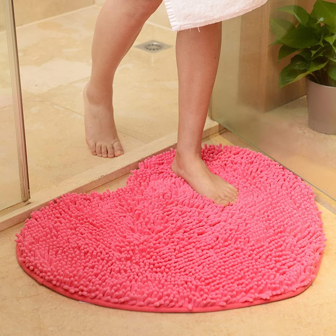Pink Small Heart Shaped Chenille Bath Mat Soft Absorbent Plush Microfiber Bathroom Rug Non-Slip Machine Washable Shaggy Mats Carpet for Shower, Bedroom, Bathtub, 12"x18"
