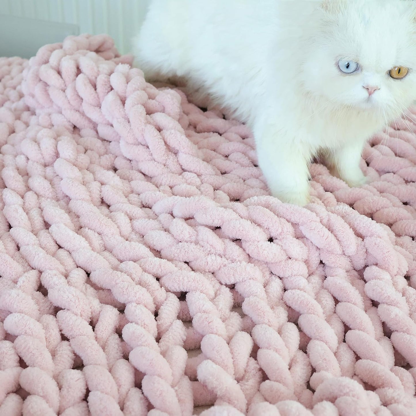 Chenille Chunky Knit Blanket Throw （40×50 Inch）, Handmade Warm & Cozy Blanket Couch, Bed, Home Decor, Soft Breathable Fleece Banket, Christmas Thick and Giant Yarn Throws, Light Pink