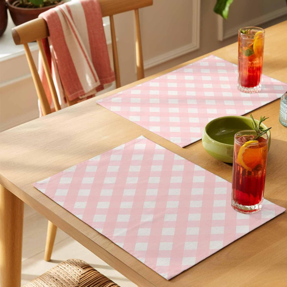 Placemat Set of 8 Minimalist Farmhouse Dining Table Placemats Classic Pink White Gingham Checkered Heat Resistant Washable Table Mats Non Slip Kitchen Placemats for Dining Room Home Decor