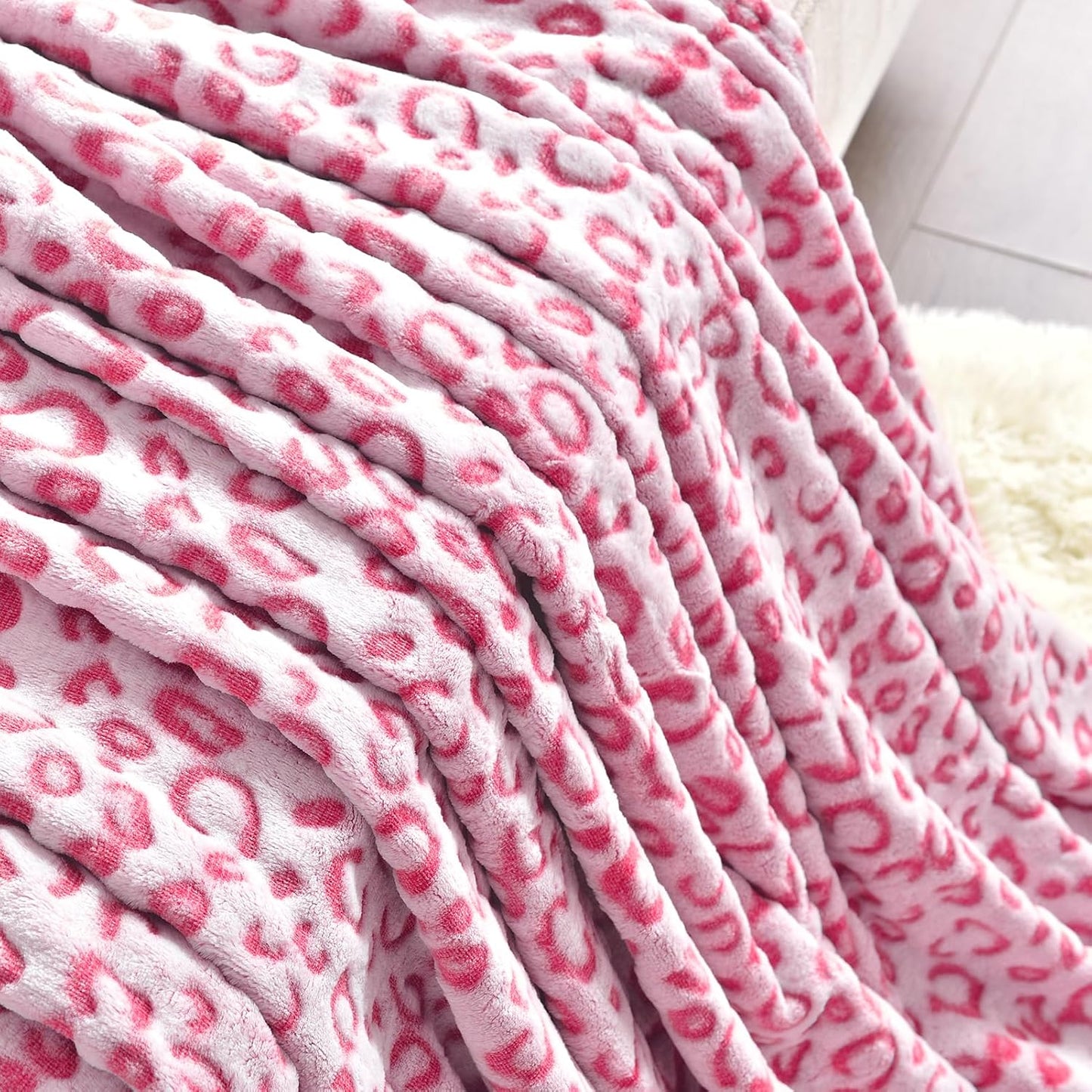 PLEASANT BOULEVARD | Leopard Throw Blanket Fleece, Premium Lightweight Cozy Warm Plush Microfiber Bedspread for Couch Sofa and Bed (Hot Pink, Twin (60 x 80 inches))