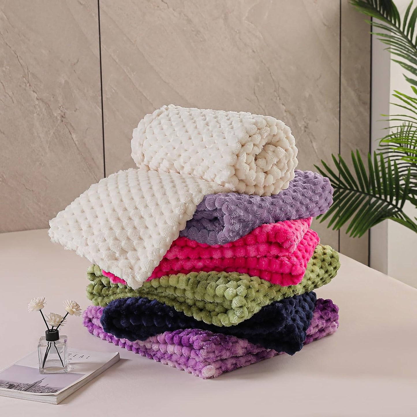 Exclusivo Mezcla Fleece Throw Blanket for Couch, Extra Large Fuzzy Dusty Pink Bed Blankets, Soft Cozy Plush Sofa Throws for All Seasons, 50x70 Inches