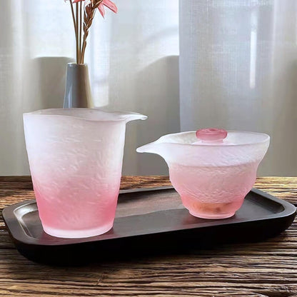 Gradient Pink Frosted Glass Tea Set – Includes Gaiwan, Gong Cup, Snow Cup, and Cup Mat – 4-Piece Heat-Resistant Gongfu Teaware for Home, Office, or Gift Use – Modern Chinese Style