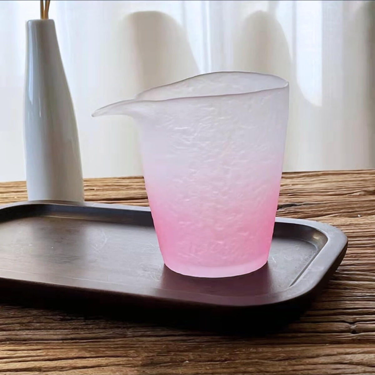 Gradient Pink Frosted Glass Tea Set – Includes Gaiwan, Gong Cup, Snow Cup, and Cup Mat – 4-Piece Heat-Resistant Gongfu Teaware for Home, Office, or Gift Use – Modern Chinese Style