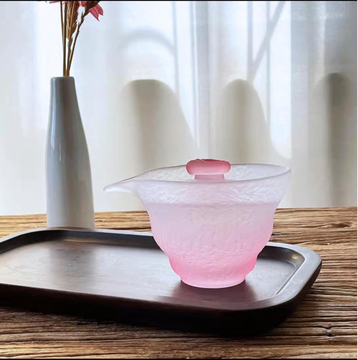 Gradient Pink Frosted Glass Tea Set – Includes Gaiwan, Gong Cup, Snow Cup, and Cup Mat – 4-Piece Heat-Resistant Gongfu Teaware for Home, Office, or Gift Use – Modern Chinese Style