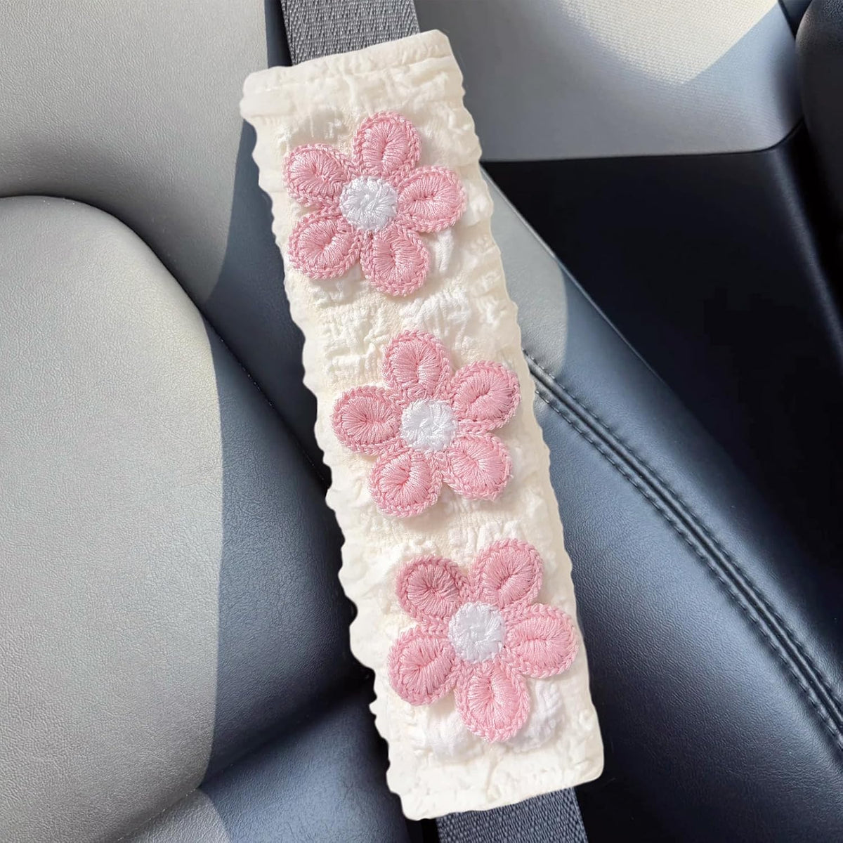 Cute Flower Car Seat Belt Shoulder Pad Cushions (2 in a Pack), Car Accessories Seat Belt Shoulder Strap Protector Universal Cover (White Pink)